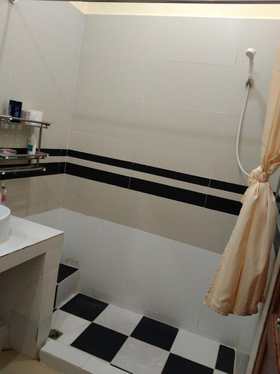 Room 12 - Studio In A Villa 5Mn Walk From The Royal Palace With Swimming Pool Phnom-Penh Buitenkant foto